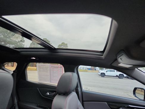 Used 2024 Chevrolet Blazer RS w/ Driver Confidence II Package image 8