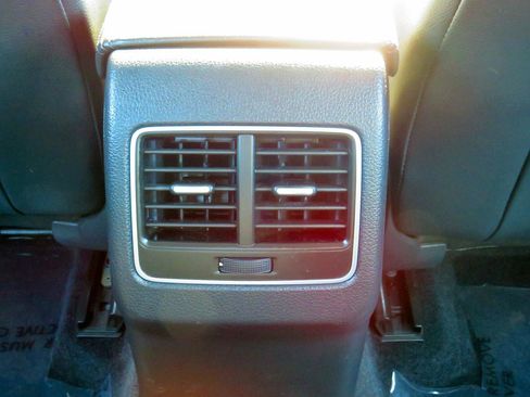 Used 2014 Volkswagen Passat 1.8T SE image 24