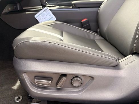 Used 2026 Toyota Camry SE FWD image 22