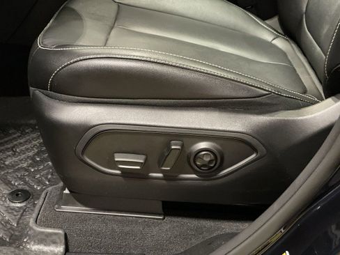 Used 2022 Jeep Grand Cherokee Limited 4xe image 15