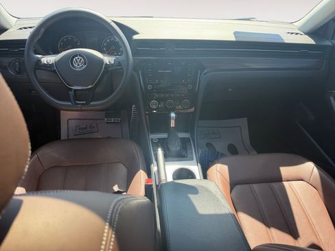 Used 2022 Volkswagen Passat 2.0T image 10