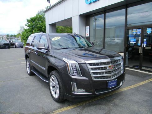 Used 2017 Cadillac Escalade Premium Luxury AWD/4WD image 2