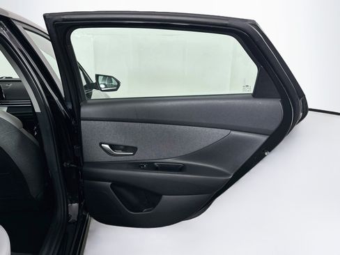 Used 2025 Hyundai Elantra Limited FWD image 30