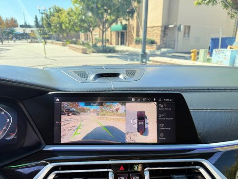 Used 2021 BMW X7 M50i image 29