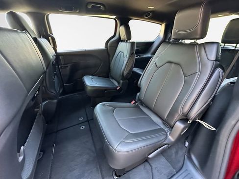 New 2026 Chrysler Pacifica Select image 18