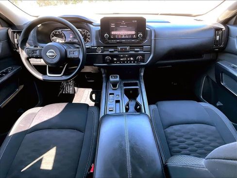 Used 2023 Nissan Pathfinder S image 13