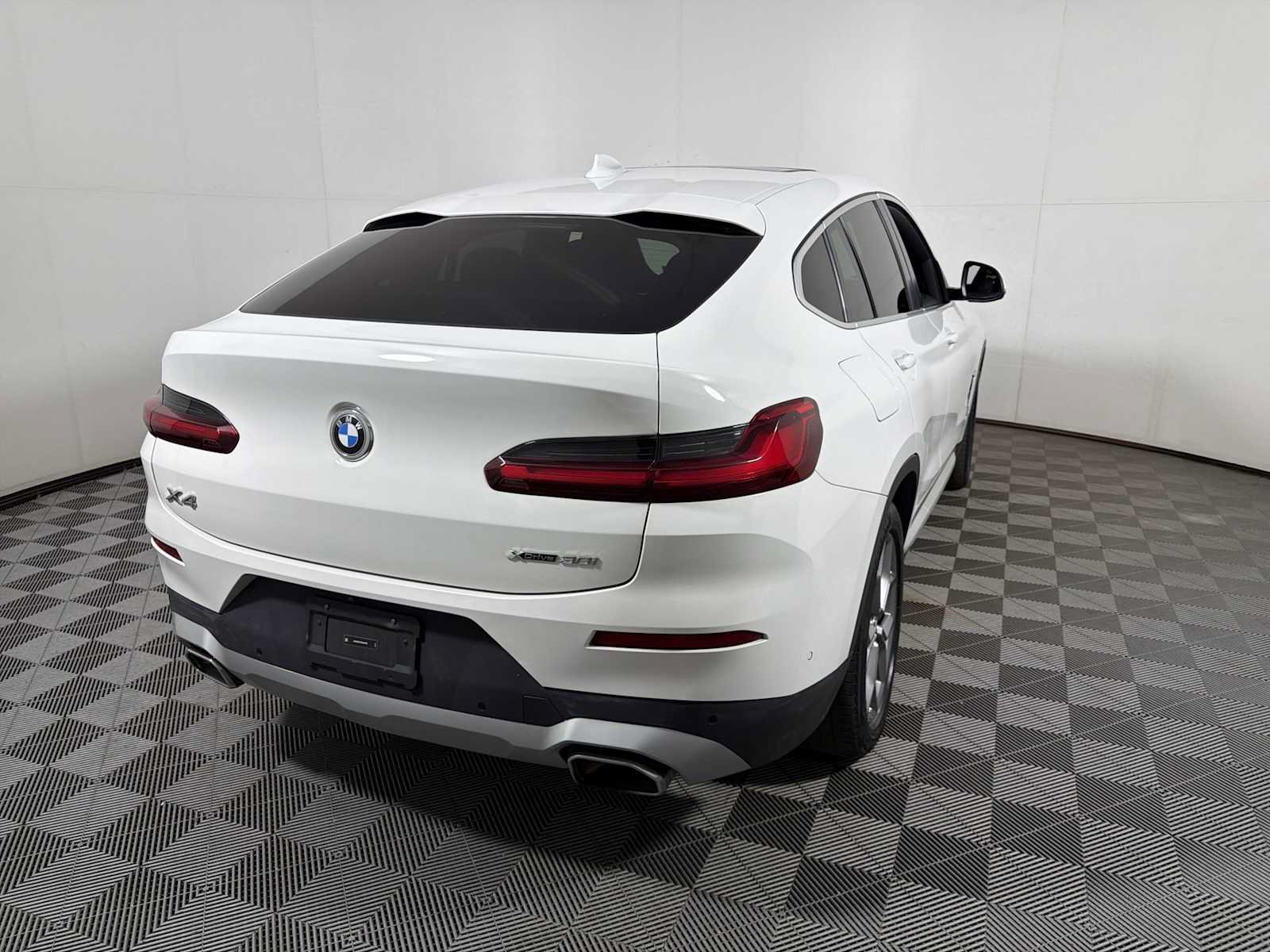 Used 2024 BMW X4 xDrive30i w/ Premium Package AWD/4WD image 6
