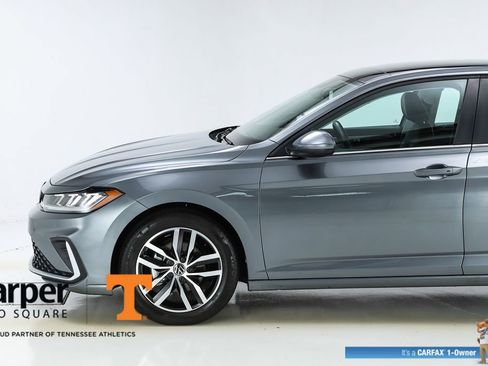 Used 2025 Volkswagen Jetta SE w/ Sunroof Package FWD image 39