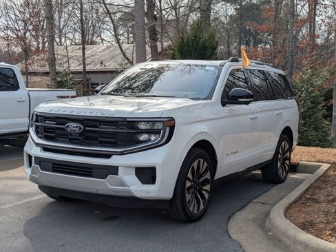 Certified 2025 Ford Expedition Platinum w/ Driver's Package image 6