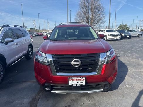 Used 2024 Nissan Pathfinder SL image 2