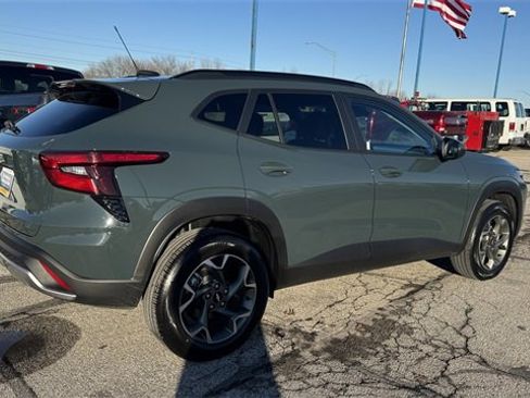 Used 2025 Chevrolet Trax LT image 7