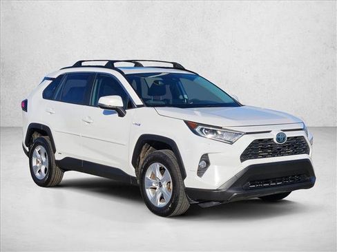 Used 2020 Toyota RAV4 XLE image 3