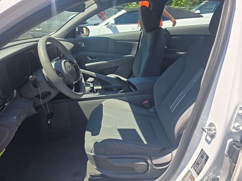 Used 2022 Hyundai Elantra SEL FWD image 7