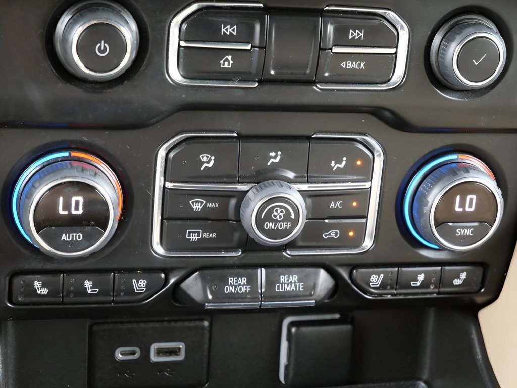 Used 2022 Chevrolet Suburban Premier AWD/4WD image 34