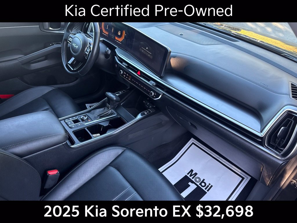 Certified 2025 Kia Sorento EX w/ Panoramic Sunroof Package AWD/4WD image 20