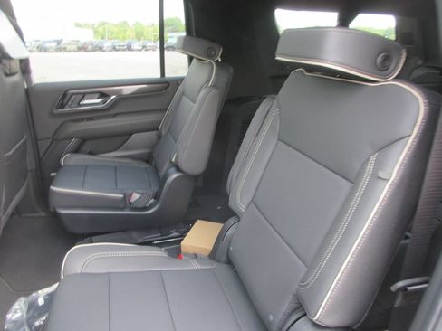 New 2026 GMC Yukon XL Elevation w/ Elevation Premium Package AWD/4WD image 12