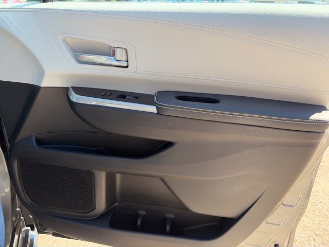 Used 2026 Toyota Sienna XSE FWD image 14