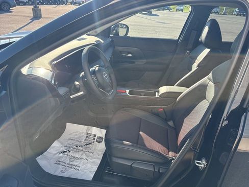 New 2025 Nissan Kicks SR FWD image 14