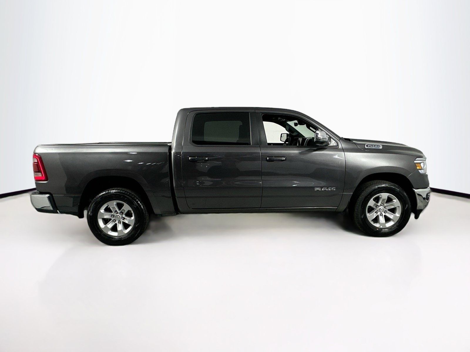 Used 2023 RAM 1500 Laramie AWD/4WD image 4