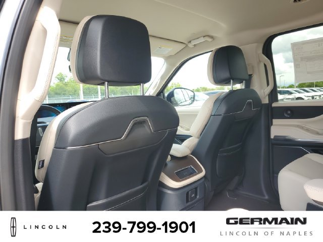 New 2027 Lincoln Navigator Premiere RWD image 21