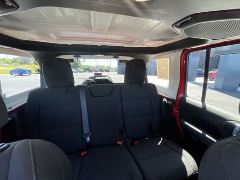 Used 2021 Jeep Wrangler Unlimited Sahara AWD/4WD image 12