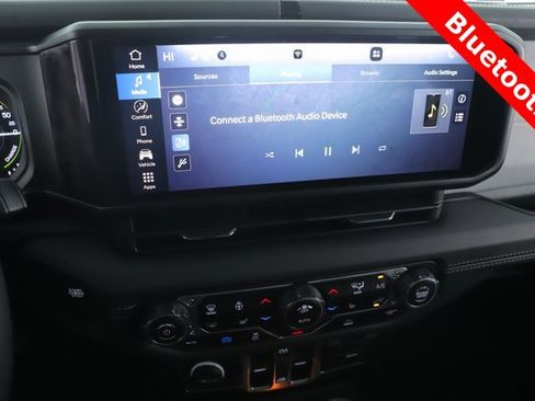 Used 2025 Jeep Wrangler Unlimited Sahara image 5