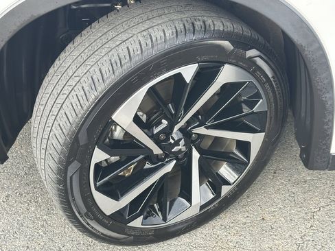 Used 2023 Mitsubishi Outlander SE image 33