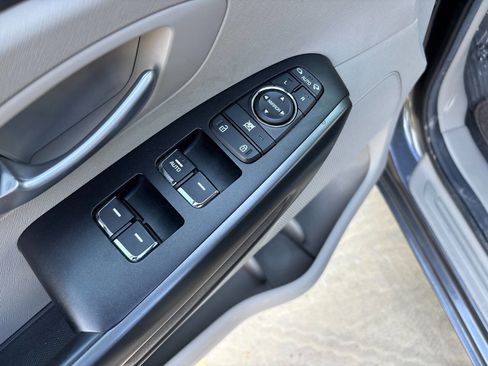 Used 2016 Kia Sedona LX w/ LX Essentials Premium Package image 27