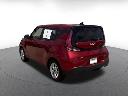 Used 2025 Kia Soul LX w/ LX Technology Package FWD image 10