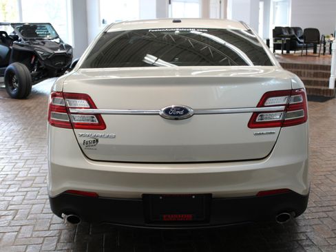 Used 2018 Ford Taurus SE image 6