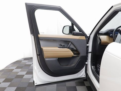 Certified 2025 Land Rover Range Rover Sport SE image 5