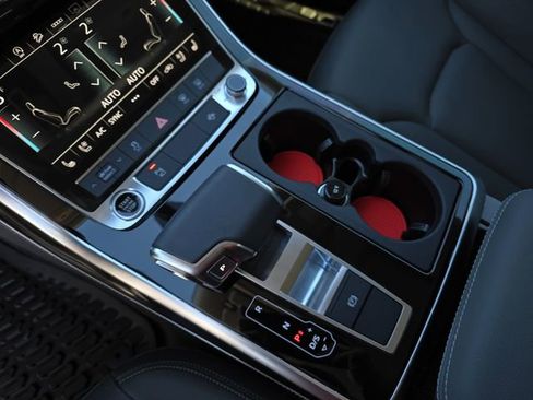 Used 2025 Audi Q8 Premium Plus image 25