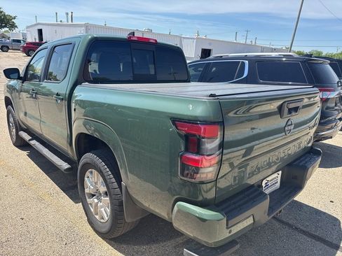 Used 2022 Nissan Frontier SV AWD/4WD image 5