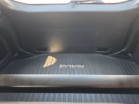 Used 2019 Toyota RAV4 LE AWD/4WD image 13
