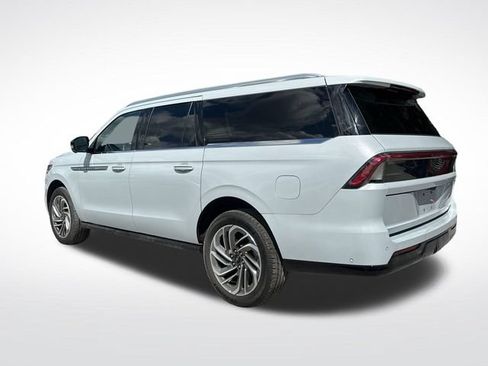 Used 2025 Lincoln Navigator L Reserve AWD/4WD image 3