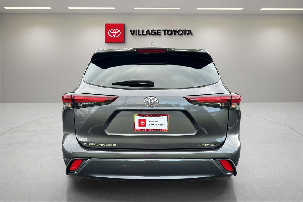 Used 2025 Toyota Highlander Limited FWD image 4