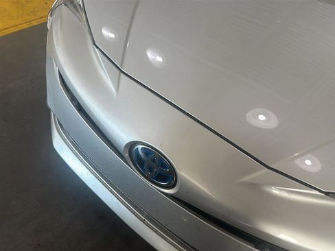 Used 2018 Toyota Prius Two image 7