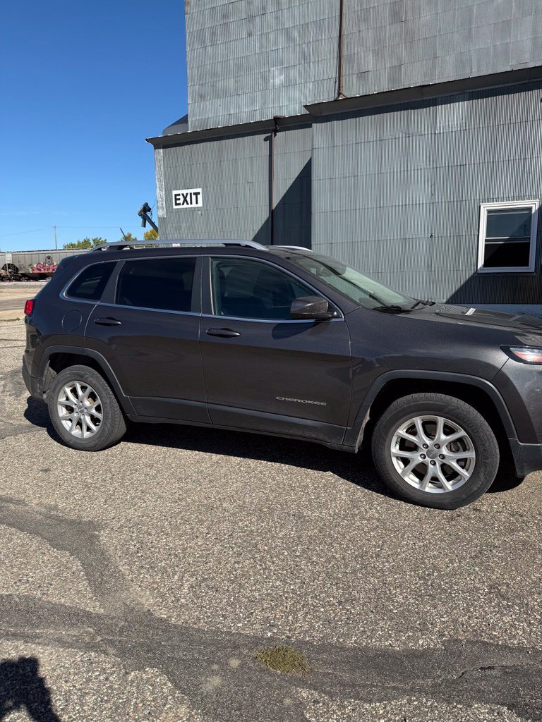 Used 2014 Jeep Cherokee Latitude w/ Comfort/Convenience Group AWD/4WD image 4