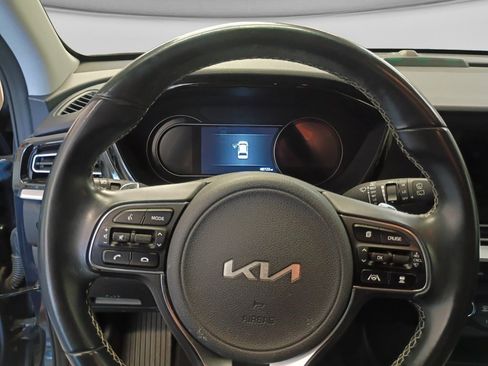 Used 2022 Kia Niro EX FWD image 6