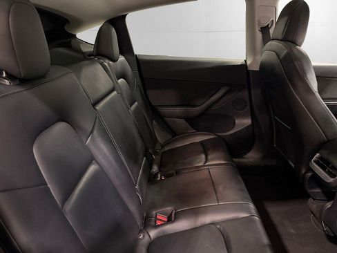 Used 2022 Tesla Model Y Long Range image 19