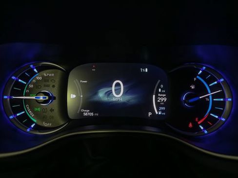 Used 2023 Chrysler Pacifica Touring-L FWD image 34