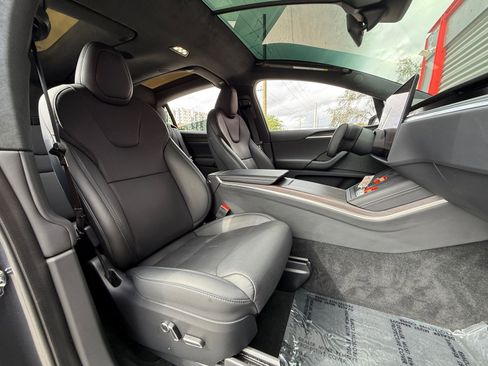 Used 2024 Tesla Model X image 16