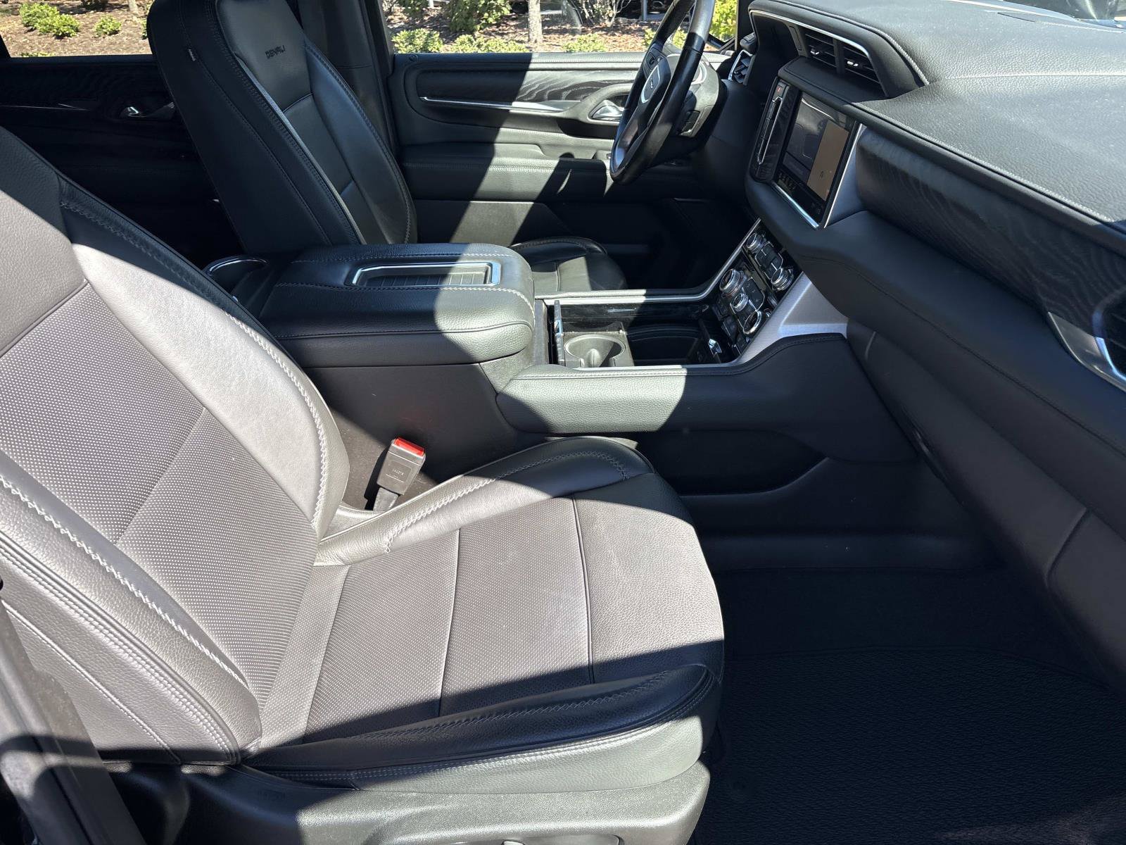 Used 2021 GMC Yukon Denali w/ Denali Premium Package AWD/4WD image 35