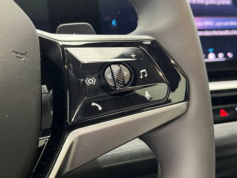 Certified 2025 BMW 530i w/ Premium Package RWD image 18