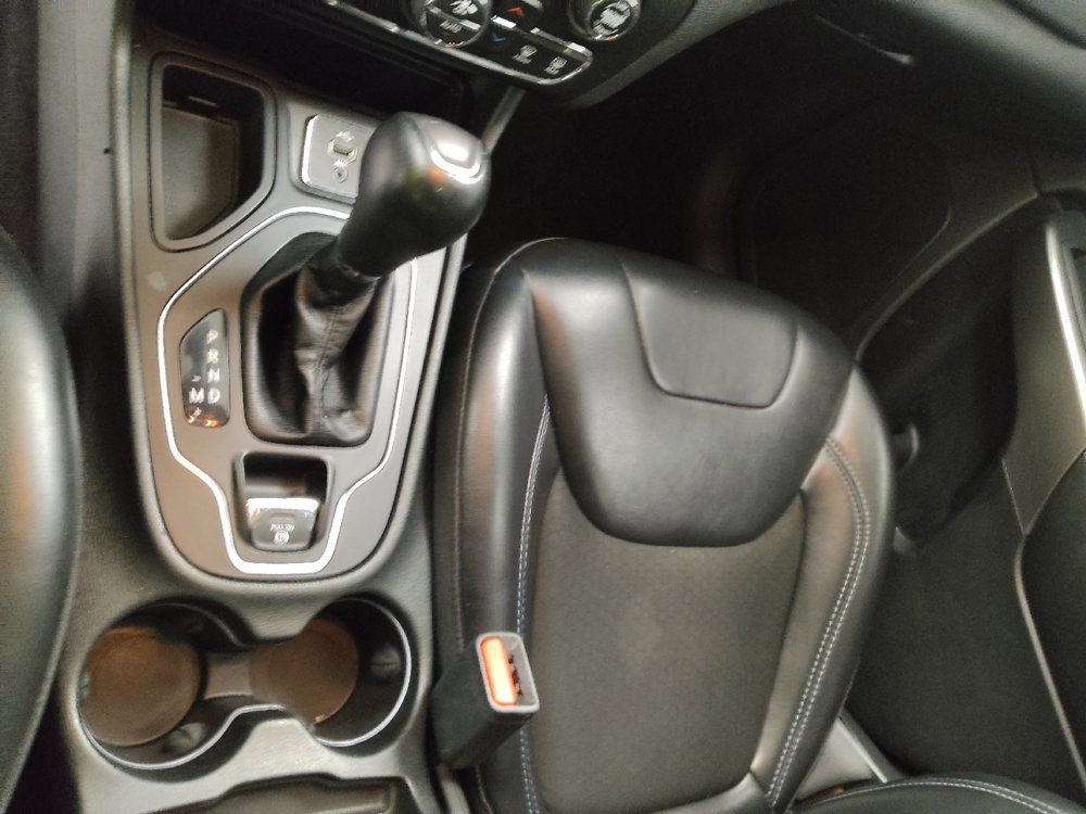 Used 2019 Jeep Cherokee Latitude Plus w/ Comfort/Convenience Group FWD image 26