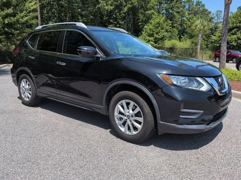 Used 2019 Nissan Rogue SV FWD image 2