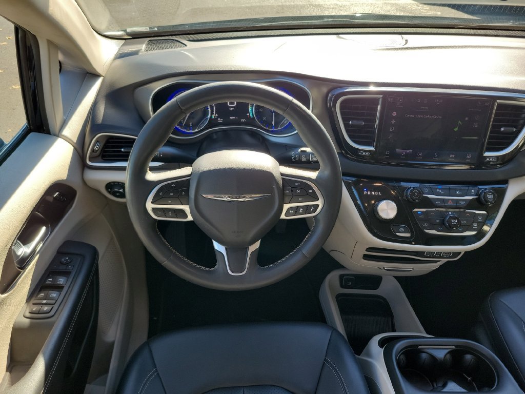 Used 2024 Chrysler Pacifica Touring-L FWD image 15