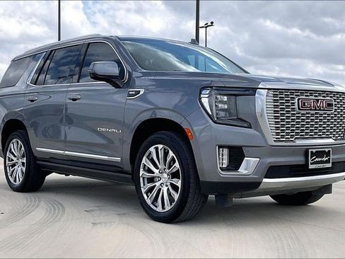 Used 2021 GMC Yukon Denali w/ Denali Premium Package image 12