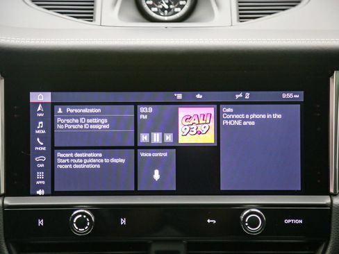 Certified 2023 Porsche Macan S AWD/4WD image 18