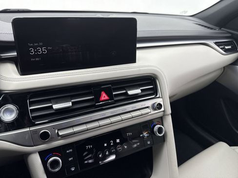 Used 2024 Genesis G70 2.5T image 20